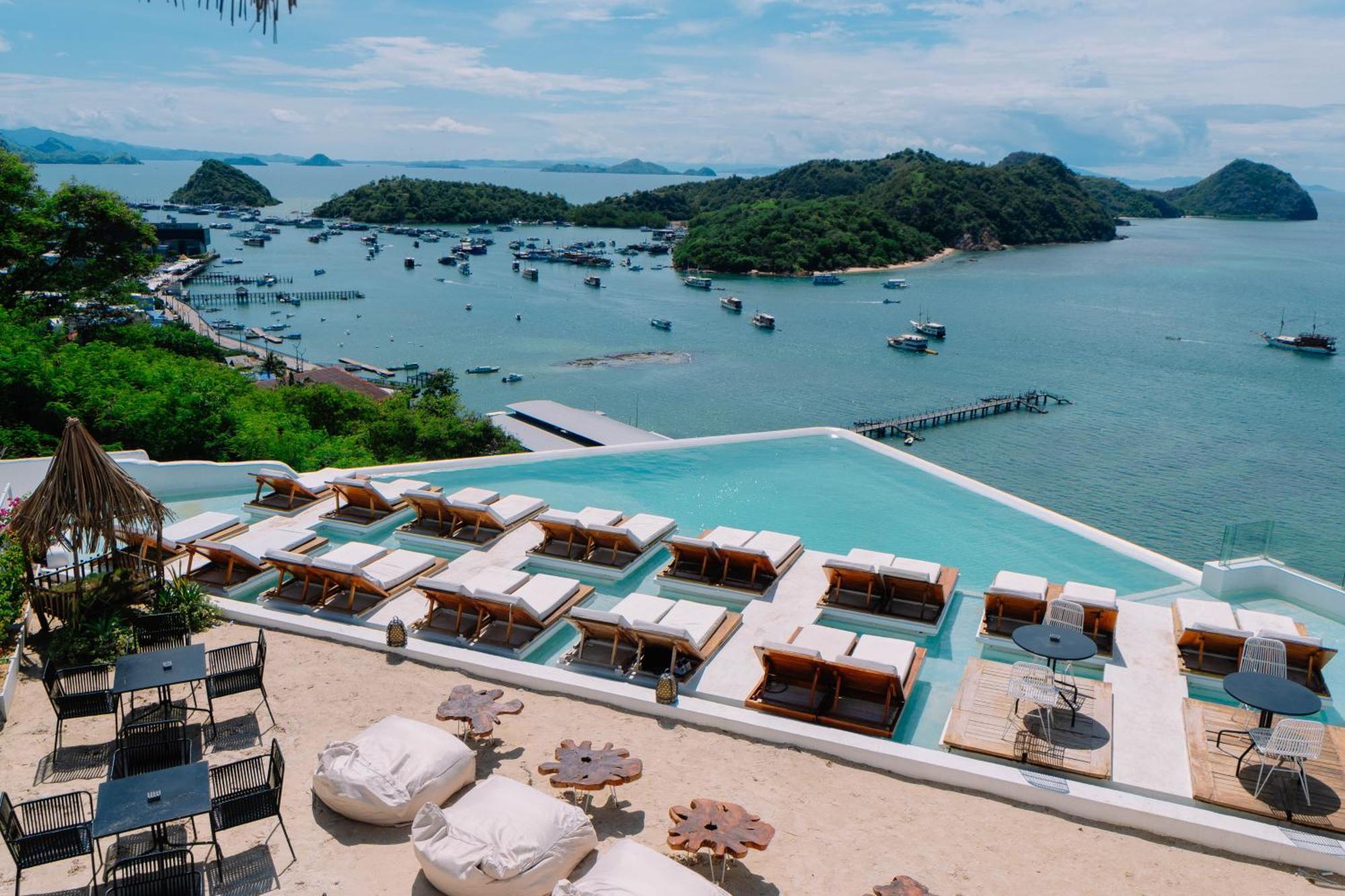 Loccal Collection Hotel Komodo Лабуан-Бахо Экстерьер фото